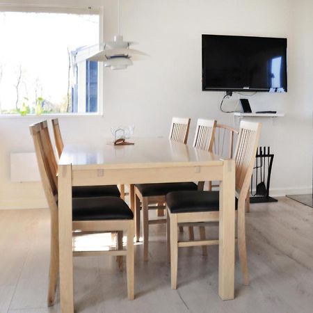 Cozy Home In Otterup With Kitchen Extérieur photo